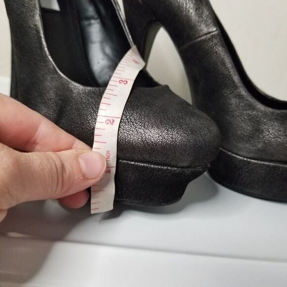 Jennifer Lopez platform high heels metallic look - Picture 8 of 9